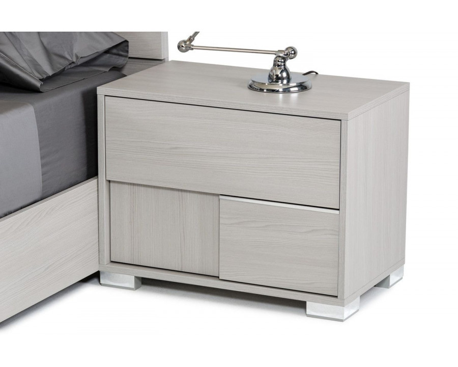 Jubilee – Modrest Izaan Modern Nightstand in Gray